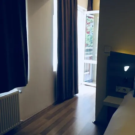 Armoni Kadikoey Hotell 2*